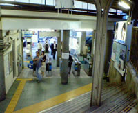 小田急線「代々木八幡」駅で下車したら南口から出ます。